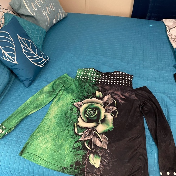 Cold shoulder blouse green and black with design 2x great condition. - Picture 2 of 2